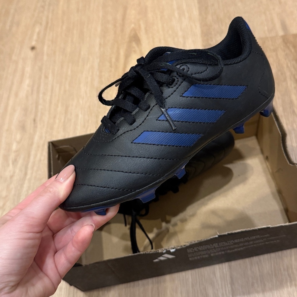 Adidas Soccer Cleats - Picture 3 of 4
